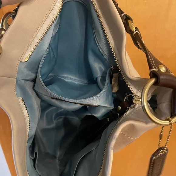 Coach Carly Bag: White and Brown Women's Bag. Used. - Picture 13 of 13